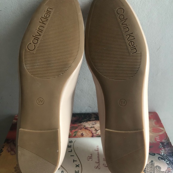 Calvin Klein Nude Leather Ballet Flats with Bow size 9 brand new never worn - Picture 3 of 3
